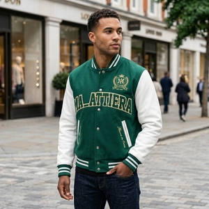 เสื้อแจ็คเก็ต Letterman สีเขียวสำหรับผู้ชาย ตัวเสื้อทำจากผ้าขนสัตว์ แขนเสื้อทำจากหนังสีขาว ปักลายปะติด ปิดด้วยกระดุมแป๊ก รับผลิตตามแบบ OEM ODM - Product Image 3