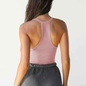 Débardeur de sport blanc côtelé sans manches à col en V ajusté et léger avec logo personnalisé pour femme - Product Image 4