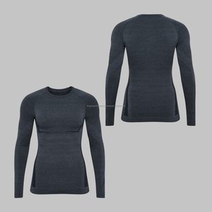 Design personnalisé Chemises de compression à manches longues pour hommes Vêtements unis respirants de meilleure qualité - Product Image 3