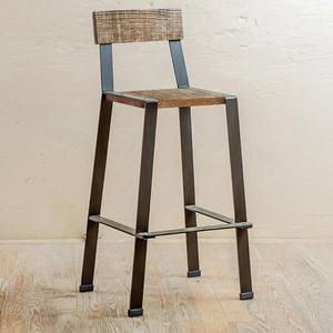 Taburete de Bar de Hierro Forjado a Mano Premium 2026 con Asiento y Respaldo de Madera Maciza, Estructura Metálica Rústica Moderna, Altura de Barra para Cocina - Product Image 1