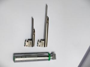 VITRA F.O. Lames de laryngoscope Miller 1 - 2 et poignée |   Laryngoscopes pédiatriques en acier inoxydable de qualité médicale |   CERTIFIÉ CE - Product Image 3
