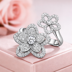 Anillo de Plata 925 con Baño de Rodio, Diseño de Lujo Atractivo, Clásico con Racimo de Flores y Diamantes Moissanite, para Aniversario - Product Image 3