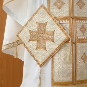 Ensemble de Vêtements Liturgiques Blancs pour l'Église Orthodoxe, Robe de Clergé Brodée à la Main avec Fil d'Or, Chasuble de Prêtre, Vente en Gros - Product Image 1