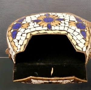 Bolso de mano metálico personalizado con mosaico de latón y decoración de perlas, suave y elegante para fiestas. - Product Image 6