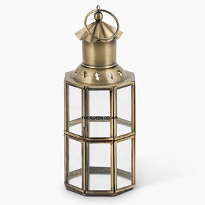 Pot à bougie en béton de qualité supérieure, design unique, prix compétitif, avec couvercle en bois naturel et métal, et lanterne en verre et fer. - Product Image 4