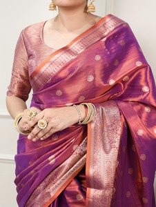 Sari ethnique traditionnel indien en tissage Zari pour les occasions de mariage et les événements festifs pour femmes, tenue élégante et tendance - Product Image 2