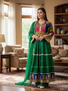 Robe maxi afghane brodée avec des blocs de couleur et des travaux manuels, pour les occasions festives, style bohème, manches longues, coupe trapèze, robes décontractées. - Product Image 2