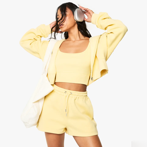 Ensemble sportif pour femme : Sweat à capuche streetwear ample à manches longues zippées, panneaux plissés et effet usé, et short en polaire - Product Image 5