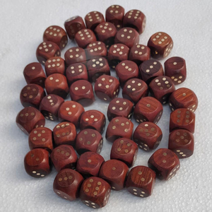 Juego de Dados de Madera Vintage de Lujo con Incrustaciones de Latón Decorativas, Juego de Dados de Madera Hechos a Mano de 5 Piezas para Noche de Casino y Póker - Product Image 4