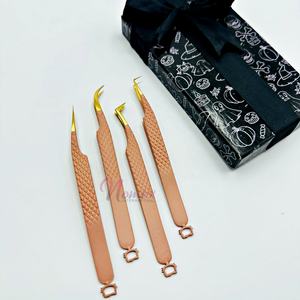 Juego de pinzas para pestañas marrones con dorado con icono de gatito en la parte inferior Juego de pinzas para pestañas con agarre de diamante perfecto con logotipo personalizado - Product Image 4