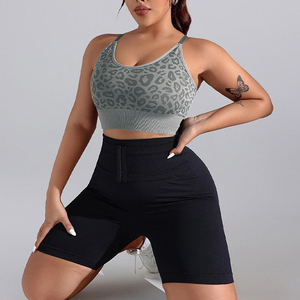 เสื้อชั้นในกีฬาสำหรับผู้หญิงที่กระชับรูปทรง ผลิตจากผ้าที่ยืดหยุ่นและระบายอากาศได้ดี เหมาะสำหรับการออกกำลังกาย ฟิตเนส โยคะ และการฝึกซ้อมในยิม - Product Image 4