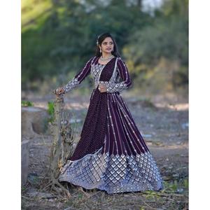 ATRACTIVO GEORGETTE BORDADO HILO ZARI TRABAJO LEHENAG CHOLI CON DUPATTA VINO - Product Image 1