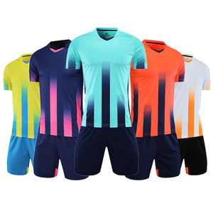 Conjunto de Camiseta y Pantalones Cortos de Fútbol de Invierno Edición Jugador Personalizada, con Logotipo y Diseño Personalizados, Transpirable y que Absorbe la Humedad - Product Image 3