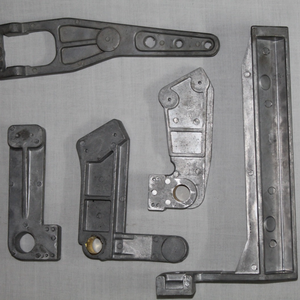 Support de crochet en aluminium moulé sur mesure, usinage CNC de précision, pièces détachées métalliques pour machines textiles, prix usine - Product Image 2