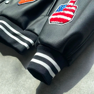 แจ็คเก็ตหนังวาร์ซิตี้ผู้ชายแบบสั่งทำพิเศษ แจ็คเก็ตเบสบอลปักลายหนาแน่น สไตล์ Y2K สตรีทแวร์ OEM - Product Image 4