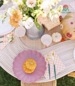 Nouvelle table à manger pour enfants de style moderne, table en rotin carrée mignonne faite à la main avec un design minimaliste, utilisable en extérieur, disponible en différentes couleurs - Product Image 2