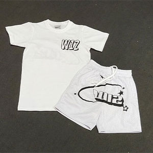 Ensemble court de mode en gros pour hommes, ensemble d'été avec t-shirt à épaules tombantes et manches courtes, short assorti, survêtement de sport, ensembles courts - Product Image 1