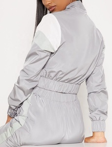 Conjunto Deportivo de Dos Piezas para Mujer, Color Gris, Chaqueta con Cremallera, Pantalones Cortos, Manga Larga, Color Sólido, Transpirable, Corte Regular, Impermeable - Product Image 2