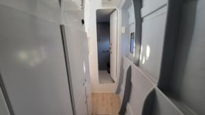 Yacht à voile de luxe 45 pieds, moteur in-bord, sportif, construction sur mesure avec visite d'usine et dépôt - 1402,1 L x 688,8 L x 0 H cm, matériau composite - Product Image 6