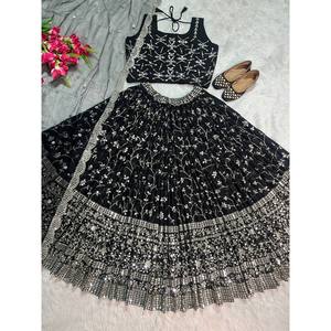 Vêtements de soirée pour femmes de créateur Ensemble Lehenga-Choli de style fantaisie - Product Image 3