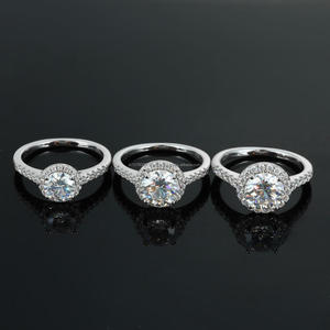 Bague de Mariage en Argent Sterling 925 avec Diamant Moissanite Premium, Pierre Centrale Ronde et Détails Scintillants - Product Image 3