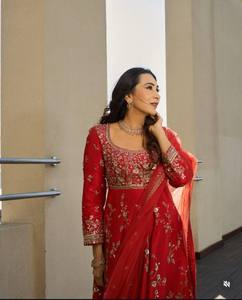 Traje Anarkali Rojo Bordado Hasta el Suelo con Dupatta, Vestido de Boda Tradicional Indio Pakistaní para Mujer - Product Image 3