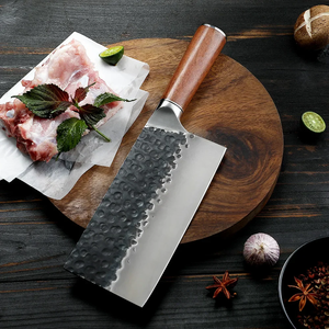 Cuchillo de Cocina Hecho a Mano con Hoja de Acero al Carbono, Mango de Madera, Funda de Cuero, Hoja de 7 Pulgadas, Extra Afilada, Moderna, Ambidestra, Apta para Lavavajillas - Product Image 1
