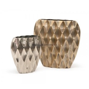 Modern European Hot Selling Bronze Geometric Tabletop <b>Vase</b> Handmade Decorative Flower <b>Vase</b> for Home Hotel Centerpiece From India - Product Image 4