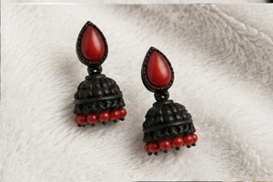 Ensemble collier et boucles d'oreilles Jhumka en laiton, plaqué argent noir antique, imitation perle, bijoux écologiques, style mariage Kottravai Tamil Nadu - Product Image 5