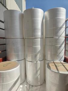 Rouleau de tissu non tissé SSS fiable, 14 GSM, 100% polypropylène, couche à points pour une distribution optimale des fluides, produit d'hygiène jetable - Product Image 4