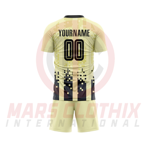 ชุดทีมกีฬาฟุตบอลสำหรับผู้ใหญ่ คุณภาพสูง ชุดเสื้อและกางเกงขาสั้นพร้อมโลโก้แบบกำหนดเอง - Product Image 3
