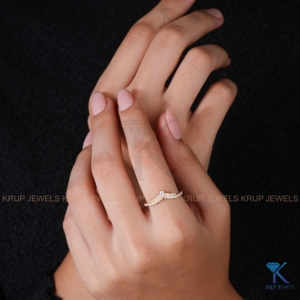 Bague de mariage incurvée en diamant de laboratoire, or jaune massif, avec pavé de chevron, bijoux de mariée raffinés pour femme, pour tous les jours - Product Image 5