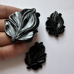 Feuilles sculptées en onyx noir naturel TFH, lot de 3 pièces de 139 carats, dimensions 50x40 à 35x35 mm - Product Image 2