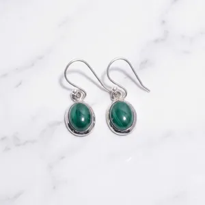 Boucles d'oreilles pendantes ovales en malachite en argent sterling 925 faites à la main pour femmes, bijoux élégants et raffinés avec fermeture à crochet - Product Image 2