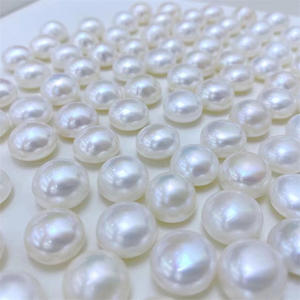 ไข่มุกน้ำจืดสีขาวทรงมาร์เบิล ขนาด 13-14 มม. แสงเงาสวยงาม มีตำหนิเล็กน้อย ร้อยเป็นลูกปัด ครึ่งวงกลม สำหรับทำจี้ DIY สำหรับงานประดิษฐ์เครื่องประดับ - Product Image 2