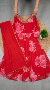 Ensemble Kurta Traditionnel à Imprimé Numérique, Élégant avec Col Brodé à Motifs Floraux, Ensemble Brodé au Charme Floral Classique - Product Image 3
