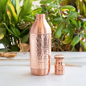 Botella de Agua de Cobre de Lujo con Diseño Oriental de Loto Verde Salvia, Termo Portátil de Viaje Verde con Tapa de Cobre - Product Image 6