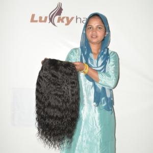 Service de conception de perruques en cheveux naturels indiens Remy personnalisés, avec bonnet entièrement en dentelle, options de texture et de densité personnalisées, et finition de la ligne des cheveux sur mesure - Product Image 3