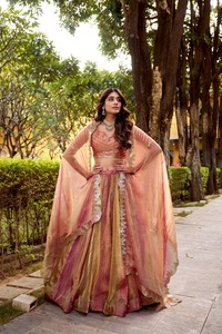 Lehenga Choli Rosa Melocotón para Novia, Mezcla de Seda, Traje Tradicional para Boda, Largo hasta el Suelo, Corte Regular - Product Image 1