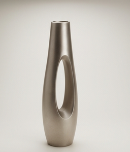Vase à fleurs en métal argenté de style nordique minimaliste, sculpté artisanallement avec surface creuse organique, pièce maîtresse pour la décoration intérieure moderne - Product Image 2