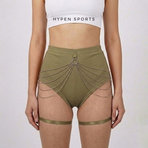 Shorts de mezclilla ajustados para mujer con cinturón, estilo pantalón corto - Product Image 1