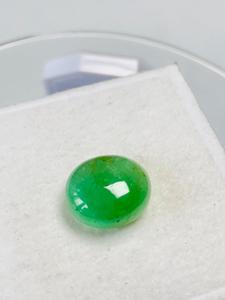 Esmeralda Zambiana Natural, Corte Oval Cabochon, 7.48 CTS, Color Verde Atractivo, Brillo Fino, Calidad de Colección, Joyería IGI - Product Image 2