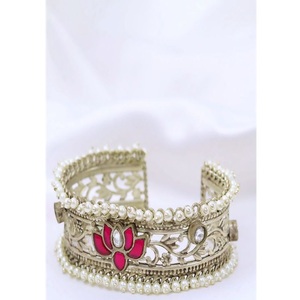 Glamorous Premium Quality Gold Plated Real Kundan <b>Charm</b> Bracelet with Pearl Look for Women Trendy Wedding Party Wear Collection - Product Image 1