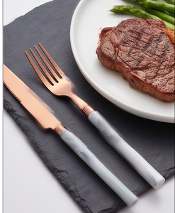 Couverts à tête finition cuivre avec manche en marbre blanc – Élégants et raffinés, parfaits pour les repas et les cadeaux - Product Image 5