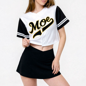 Vente en gros de hauts tendance pour femmes, style jersey de baseball court, à boutons sur le devant, avec manches contrastantes, style streetwear, marque privée, fabricant OEM en gros - Product Image 1