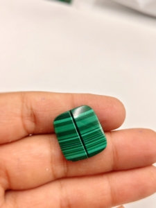 En gros, pierre précieuse naturelle de malachite verte, paire de cabochons à taille rose et ovale, pierre brute, cristal de guérison avec jeu de couleurs - Product Image 4