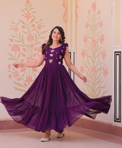 Robes Anarkali pour femmes, dernières tendances, pour mariages et festivals, avec broderies lourdes de sequins et de perles multicolores, en tissu Faux Blooming. - Product Image 1