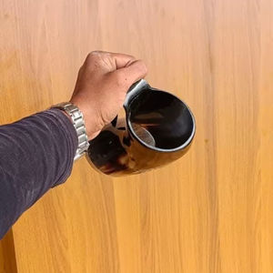 Jarra de Cuerno de Búfalo Pulido con Nudos Grabados para Festivales Renacentistas - Product Image 4