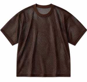 T-shirt tricoté respirant personnalisable avec logo sur mesure, style urbain, coupe ajustée, méthodes d'impression sérigraphique et par transfert d'eau - Product Image 2