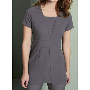 Tunique décontractée pour femme, haut de salon de beauté, chemise uniforme à manches courtes pour thérapeute de spa, chemisier de travail boutonné tissé pour coiffeuse et massothérapeute - Product Image 1
